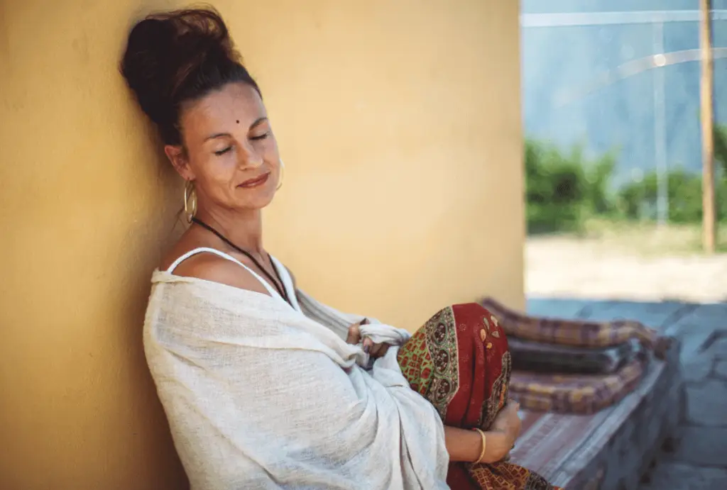 Frank Anderson trauma training psychotherapy courses for therapists woman yellow wall